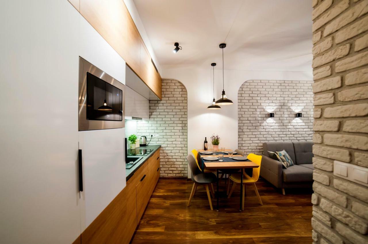 Urban Apart Uniejow Apartment Bagian luar foto
