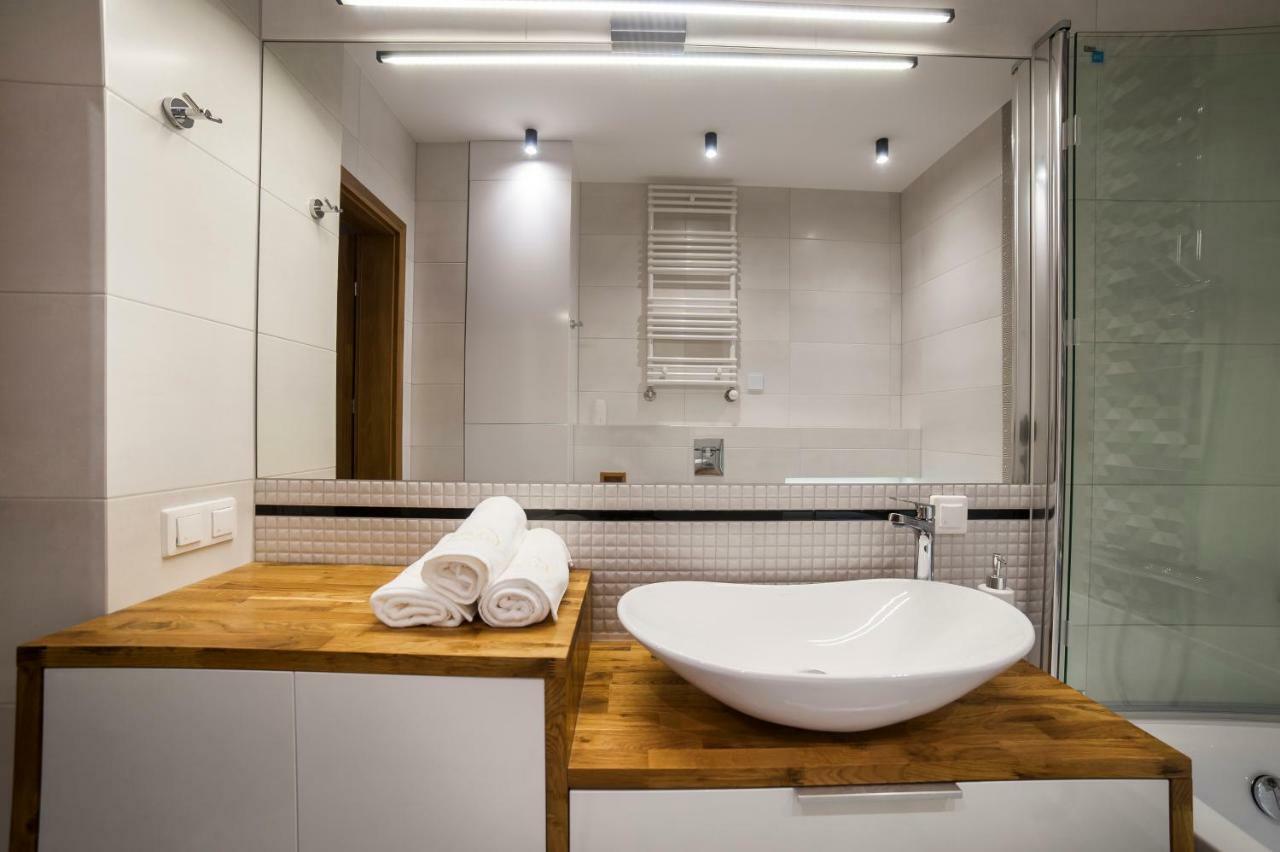Urban Apart Uniejow Apartment Bagian luar foto