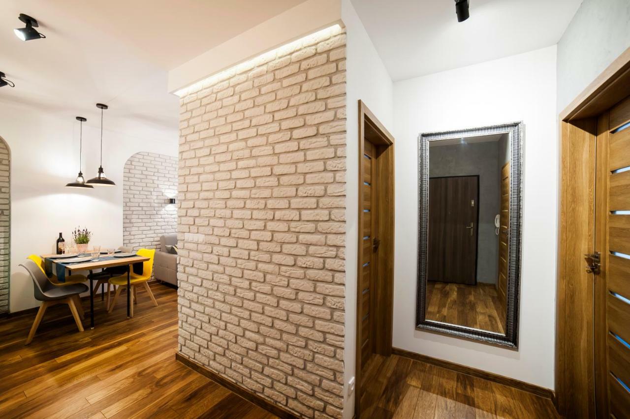 Urban Apart Uniejow Apartment Bagian luar foto
